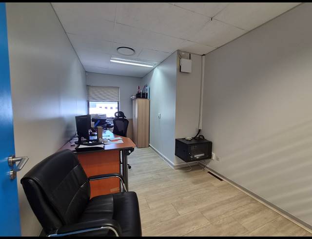 250M² OFFICE TO LET IN VORNA VALLEY